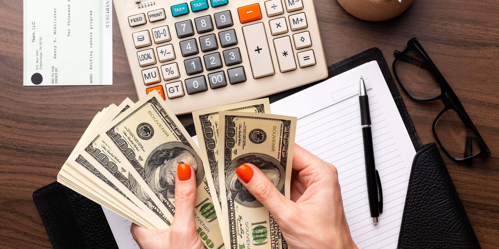 close-up-hands-counting-money-img